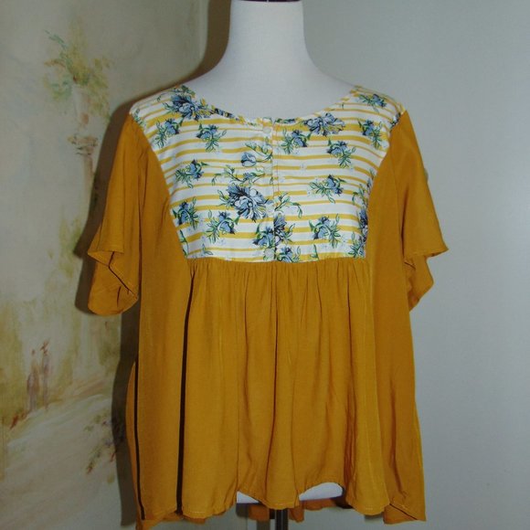 Women’s Plus Size Short Sleeve High/Low Size 1XL Mustard Floral Pullover Blouse - Picture 2 of 8